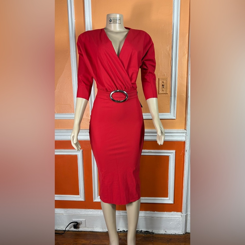 Chiara Boni La Petite Robe

Nastia V-Neck Belted Cocktail Dress